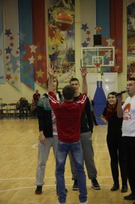 На матчах БК «Рязань» за один точный бросок зрителя в кольцо дают приз